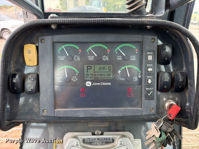 image for item FK3704 2010 John Deere 750J dozer