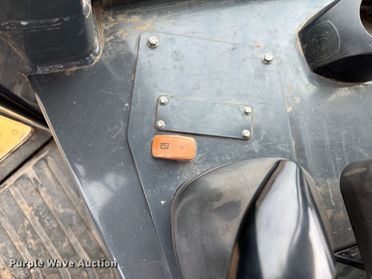 image for item FK3704 2010 John Deere 750J dozer