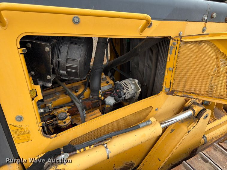 image for item FK3704 2010 John Deere 750J dozer