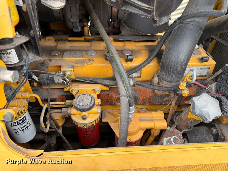 image for item FK3704 2010 John Deere 750J dozer