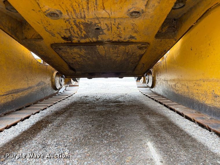 image for item FK3704 2010 John Deere 750J dozer