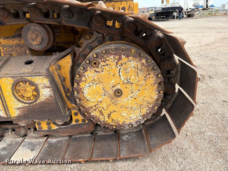 image for item FK3704 2010 John Deere 750J dozer