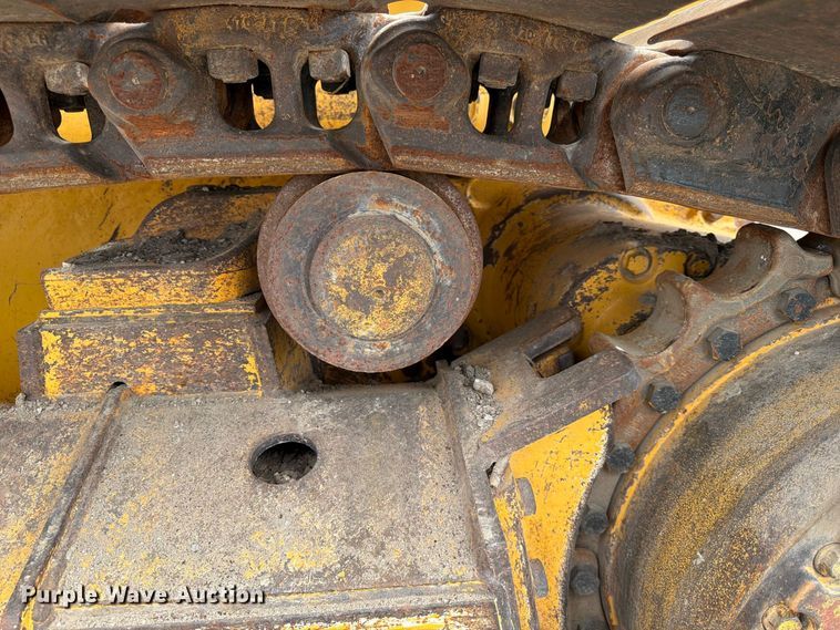 image for item FK3704 2010 John Deere 750J dozer