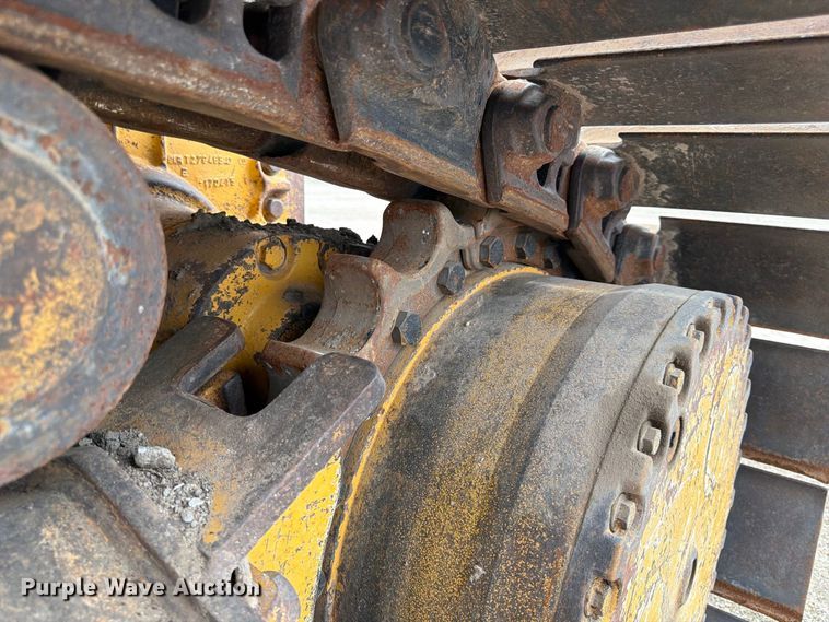 image for item FK3704 2010 John Deere 750J dozer