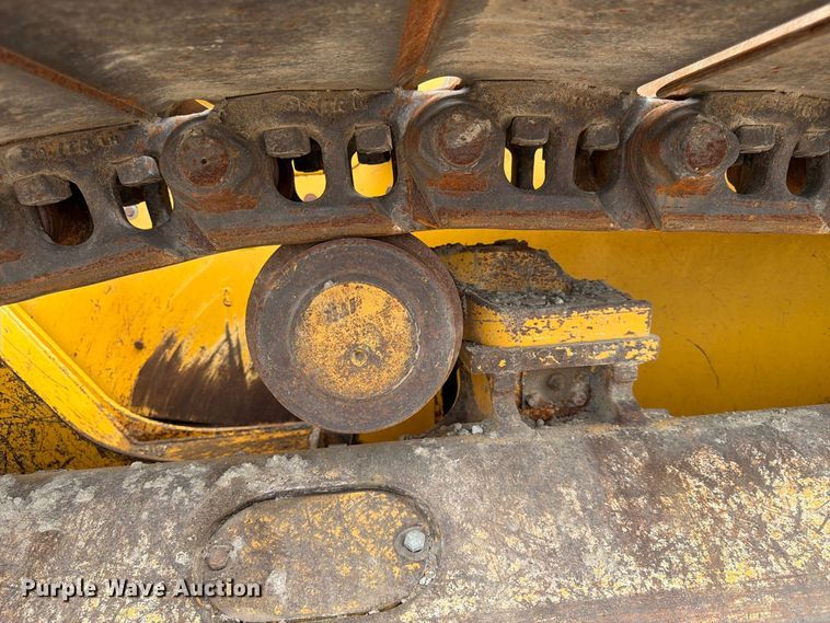 image for item FK3704 2010 John Deere 750J dozer