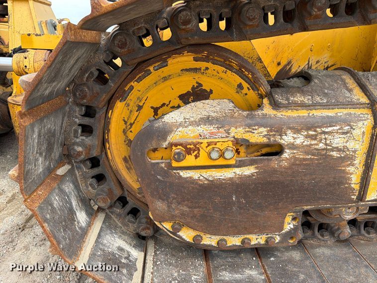 image for item FK3704 2010 John Deere 750J dozer