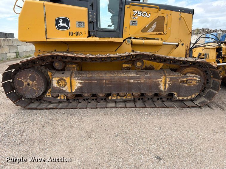 image for item FK3704 2010 John Deere 750J dozer
