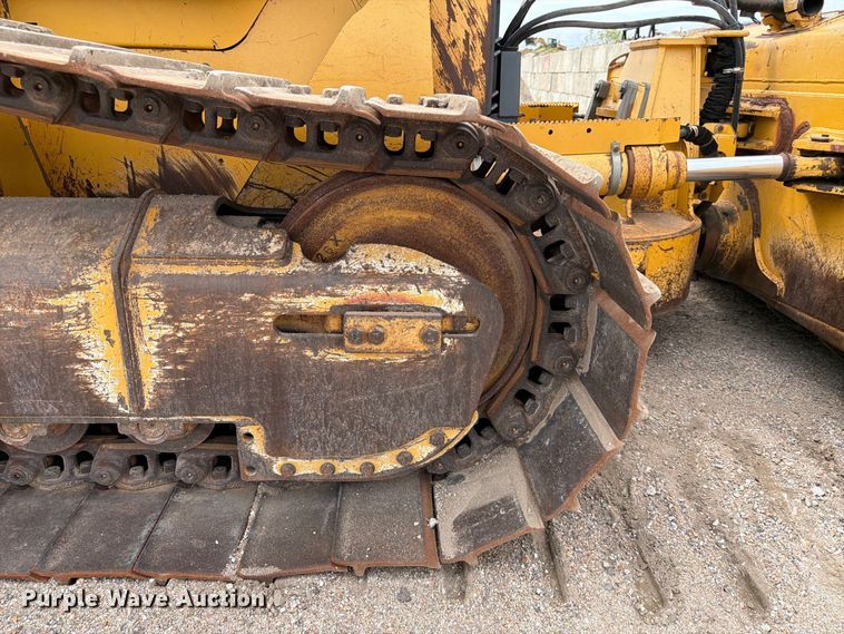 image for item FK3704 2010 John Deere 750J dozer