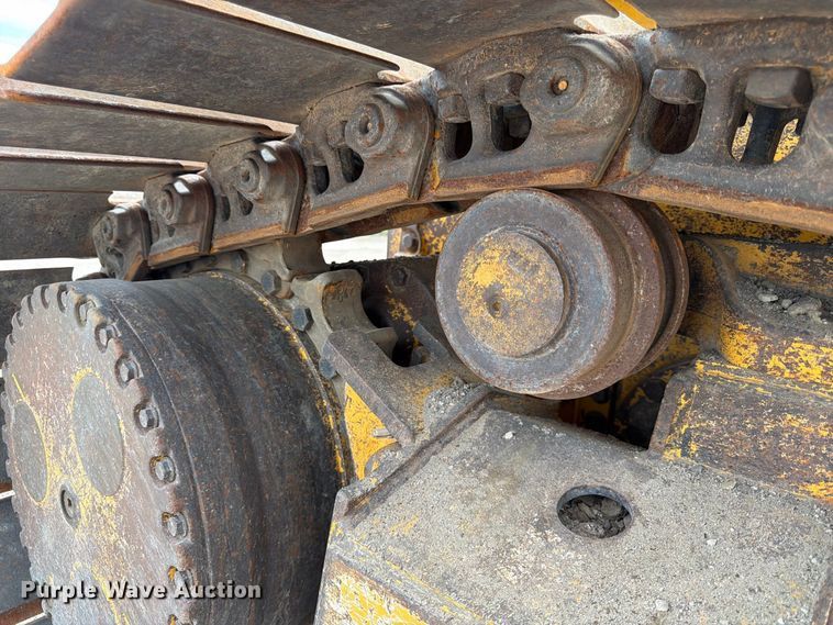 image for item FK3704 2010 John Deere 750J dozer