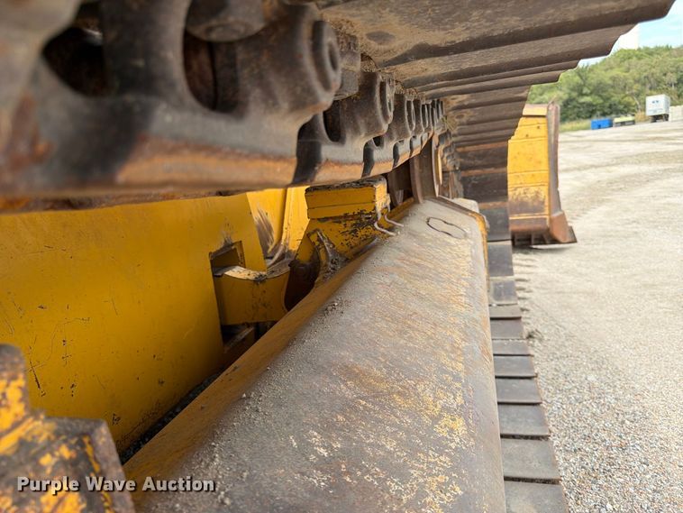 image for item FK3704 2010 John Deere 750J dozer