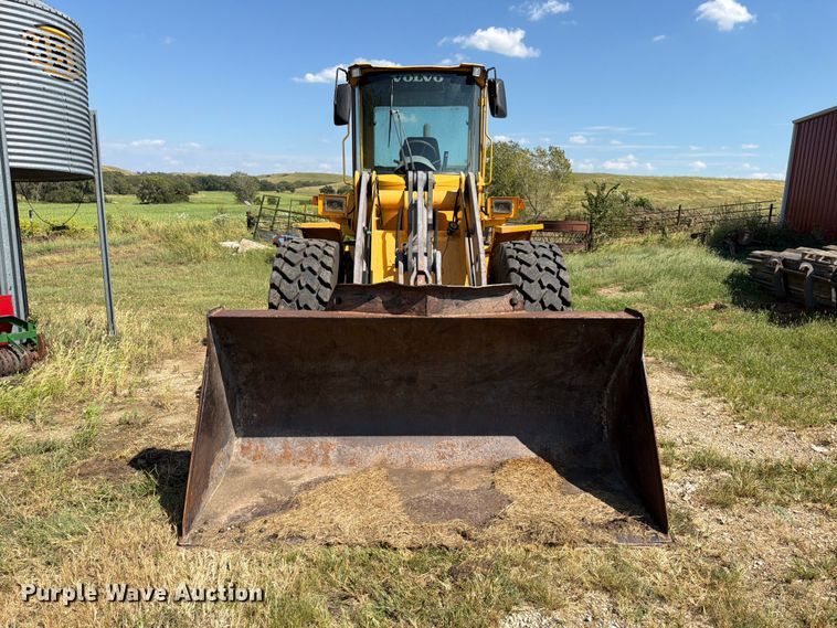 image for item FK3712 2002 Volvo L70D wheel loader
