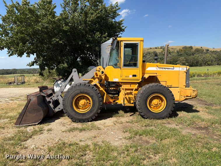 image for item FK3712 2002 Volvo L70D wheel loader