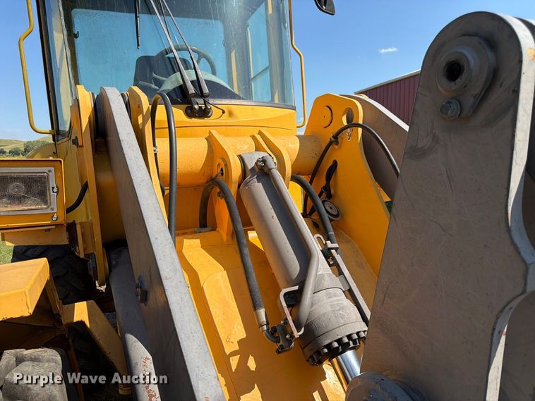 image for item FK3712 2002 Volvo L70D wheel loader