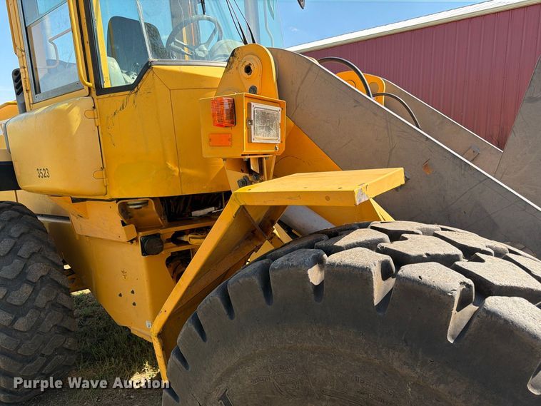image for item FK3712 2002 Volvo L70D wheel loader