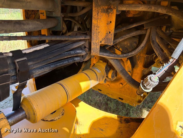 image for item FK3712 2002 Volvo L70D wheel loader
