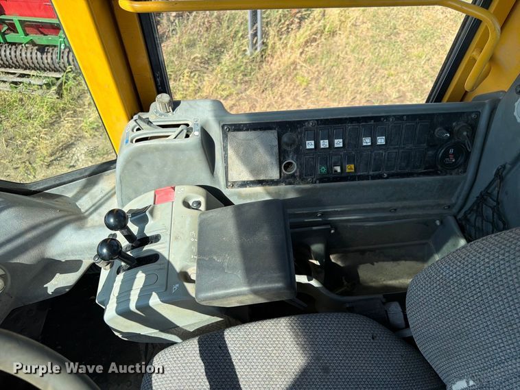image for item FK3712 2002 Volvo L70D wheel loader