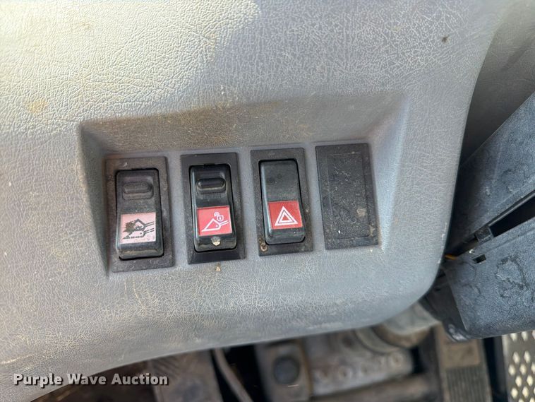 image for item FK3712 2002 Volvo L70D wheel loader