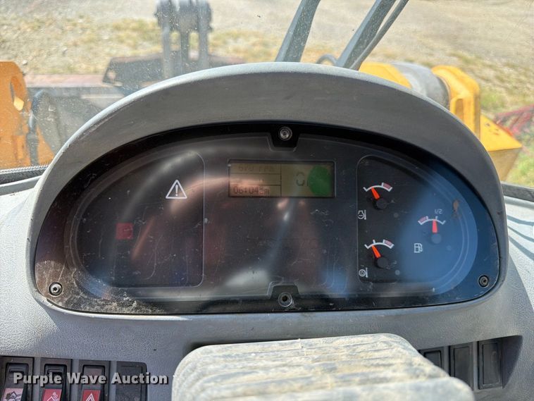 image for item FK3712 2002 Volvo L70D wheel loader