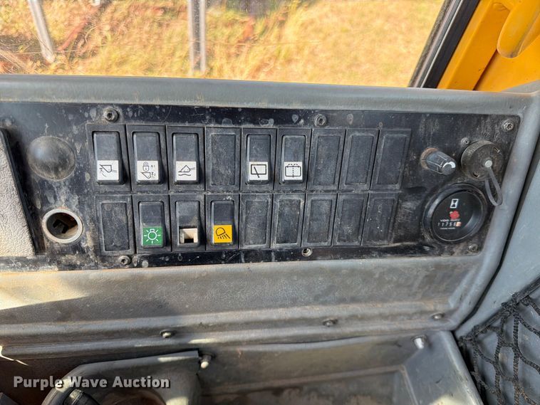 image for item FK3712 2002 Volvo L70D wheel loader