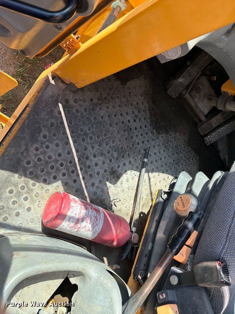 image for item FK3712 2002 Volvo L70D wheel loader