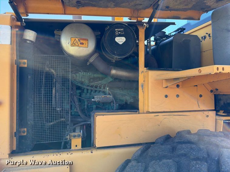 image for item FK3712 2002 Volvo L70D wheel loader