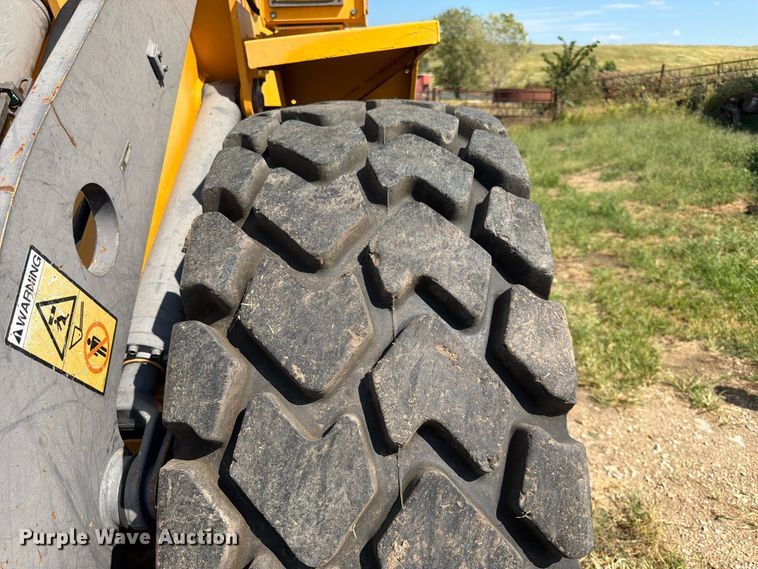 image for item FK3712 2002 Volvo L70D wheel loader