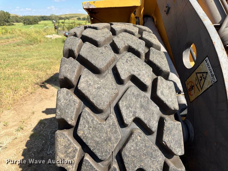 image for item FK3712 2002 Volvo L70D wheel loader