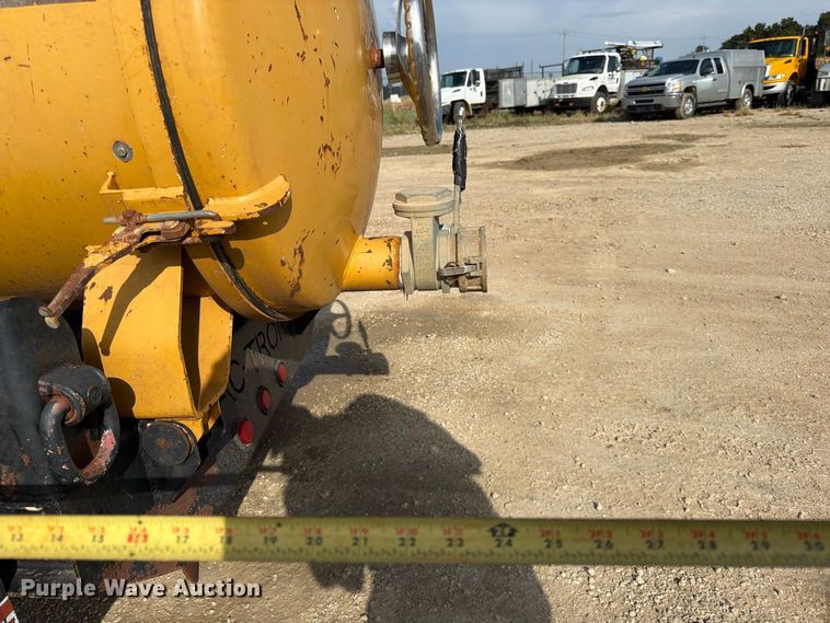 image for item FK3718 2011 Vac-Tron LP305DT vacuum excavator