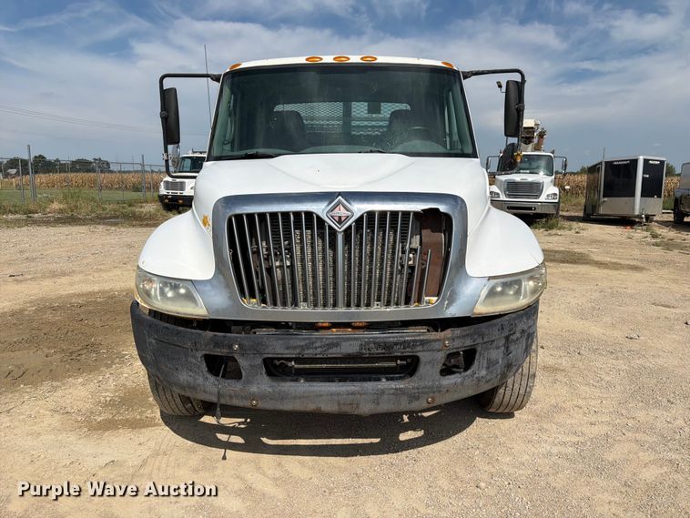 image for item FK3722 2004 International 4300 utility / service truck
