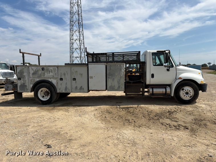image for item FK3722 2004 International 4300 utility / service truck