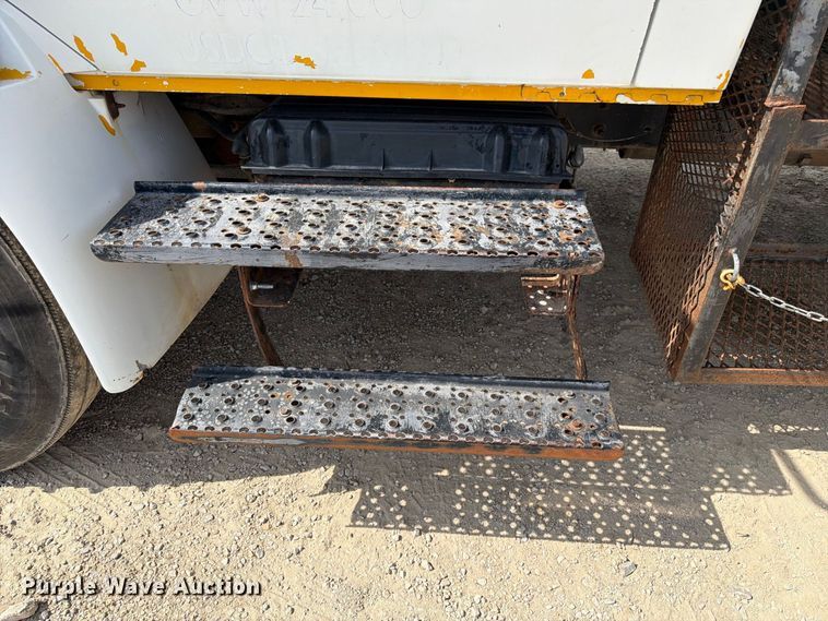 image for item FK3722 2004 International 4300 utility / service truck
