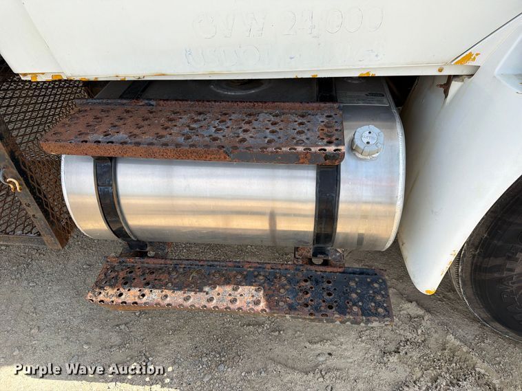 image for item FK3722 2004 International 4300 utility / service truck