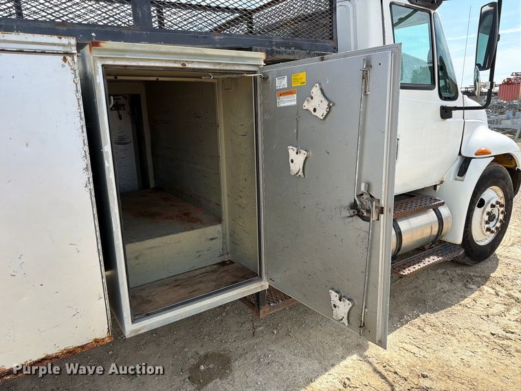 image for item FK3722 2004 International 4300 utility / service truck