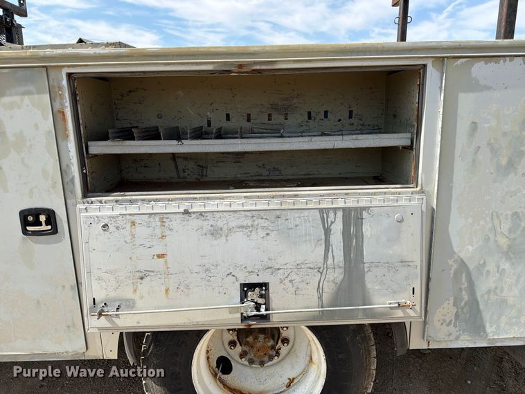 image for item FK3722 2004 International 4300 utility / service truck