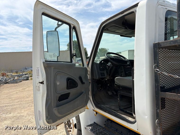 image for item FK3722 2004 International 4300 utility / service truck