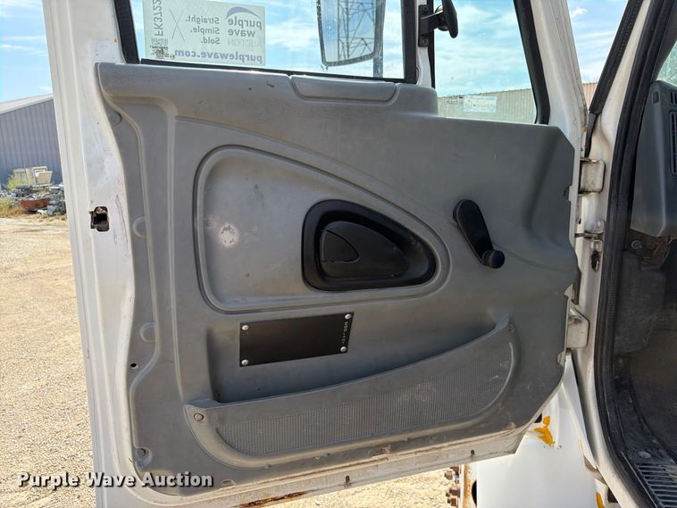 image for item FK3722 2004 International 4300 utility / service truck