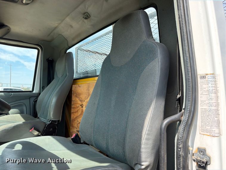 image for item FK3722 2004 International 4300 utility / service truck
