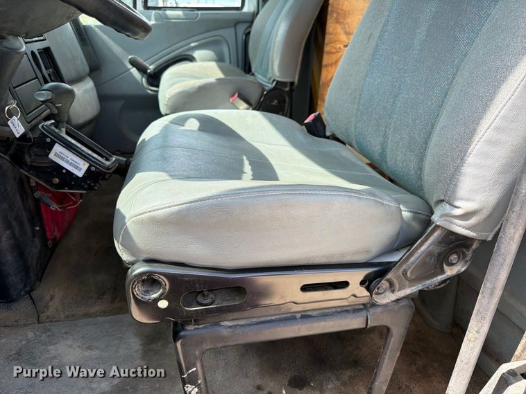 image for item FK3722 2004 International 4300 utility / service truck