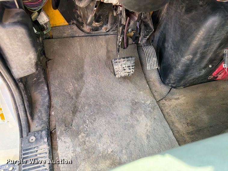 image for item FK3722 2004 International 4300 utility / service truck
