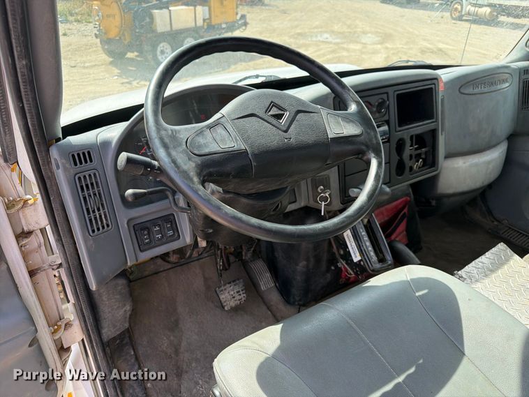 image for item FK3722 2004 International 4300 utility / service truck