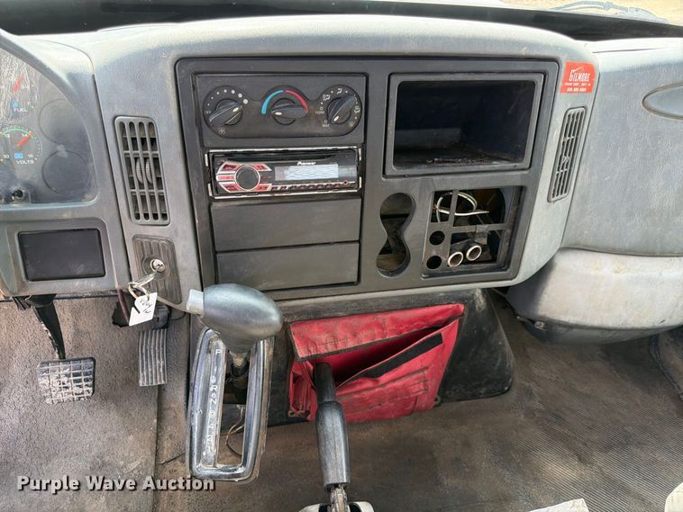 image for item FK3722 2004 International 4300 utility / service truck