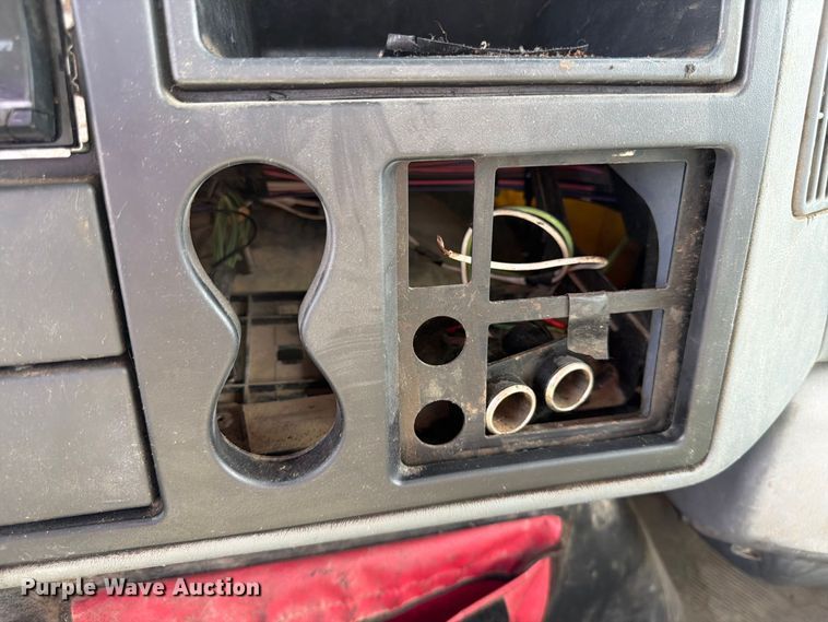 image for item FK3722 2004 International 4300 utility / service truck
