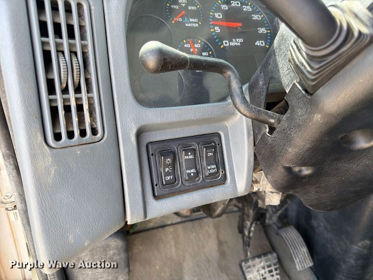 image for item FK3722 2004 International 4300 utility / service truck