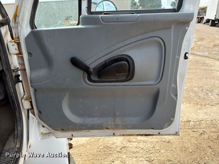 image for item FK3722 2004 International 4300 utility / service truck