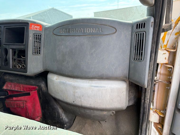image for item FK3722 2004 International 4300 utility / service truck