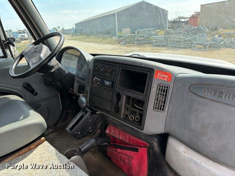 image for item FK3722 2004 International 4300 utility / service truck
