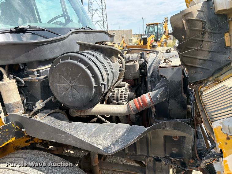 image for item FK3722 2004 International 4300 utility / service truck