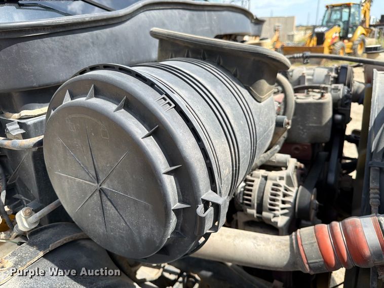 image for item FK3722 2004 International 4300 utility / service truck
