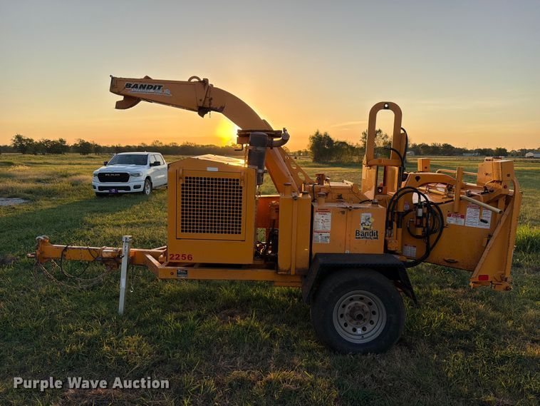 image for item FK5133 2015 Bandit 990 Wood Chipper