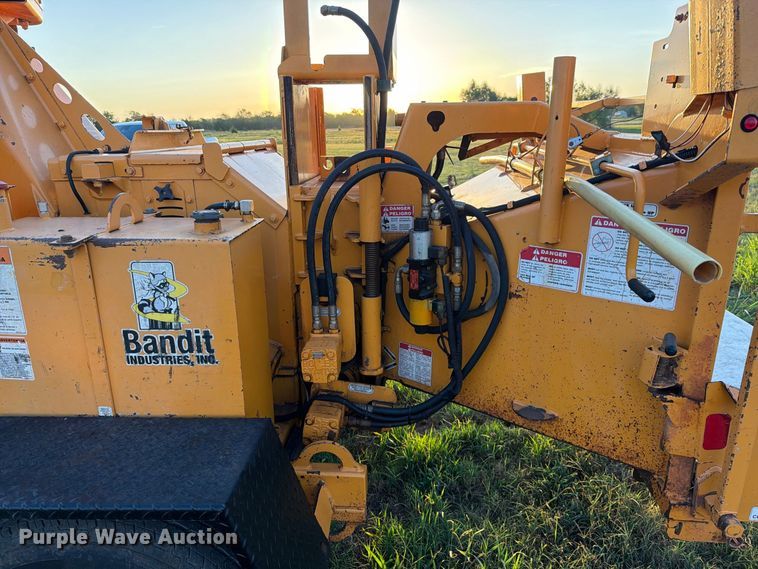 image for item FK5133 2015 Bandit 990 Wood Chipper